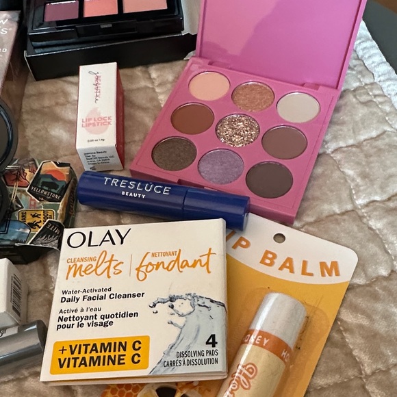 Large Box of Assorted Beauty and Skincare Collections - Picture 7 of 15